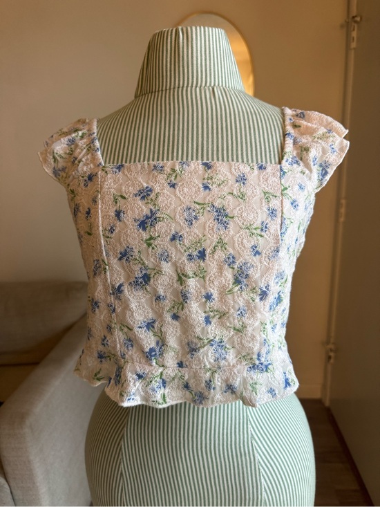 KIRIOUS LOS ANGELES Tops - Kirious Los Angeles embroidered floral print tie-back top, size XS